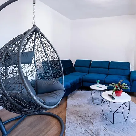 Lit Living - Luxury House - Box Spring - Parking - Exclusive Kitchen Apartment *