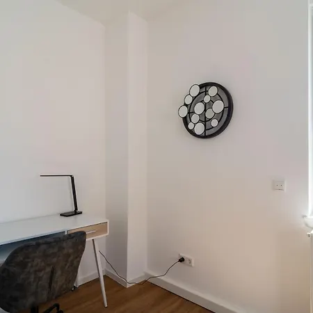 Apartment Lit Living - Luxury House - Box Spring - Parking - Exclusive Kitchen *