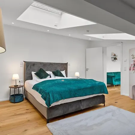 Apartment Lit Living - Luxury House - Box Spring - Parking - Exclusive Kitchen