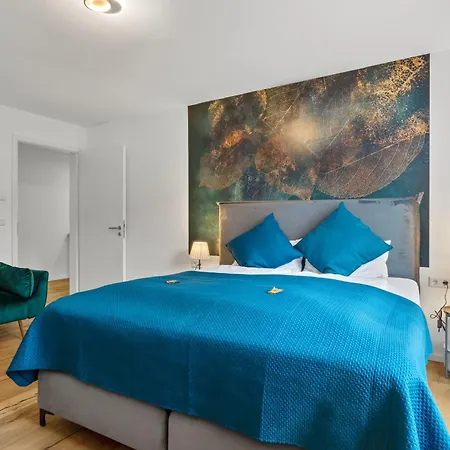 Lit Living - Luxury House - Box Spring - Parking - Exclusive Kitchen Apartment *
