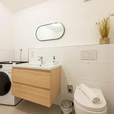 Apartment Lit Living - Luxury House - Box Spring - Parking - Exclusive Kitchen *
