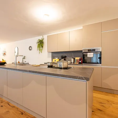 Apartment Lit Living - Luxury House - Box Spring - Parking - Exclusive Kitchen