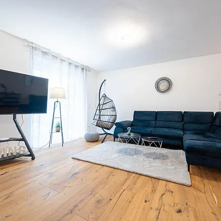 Lit Living - Luxury House - Box Spring - Parking - Exclusive Kitchen *
