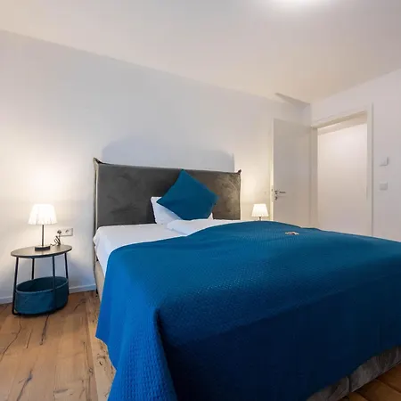 Lit Living - Luxury House - Box Spring - Parking - Exclusive Kitchen Apartment
