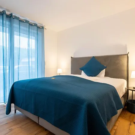 Lit Living - Luxury House - Box Spring - Parking - Exclusive Kitchen *